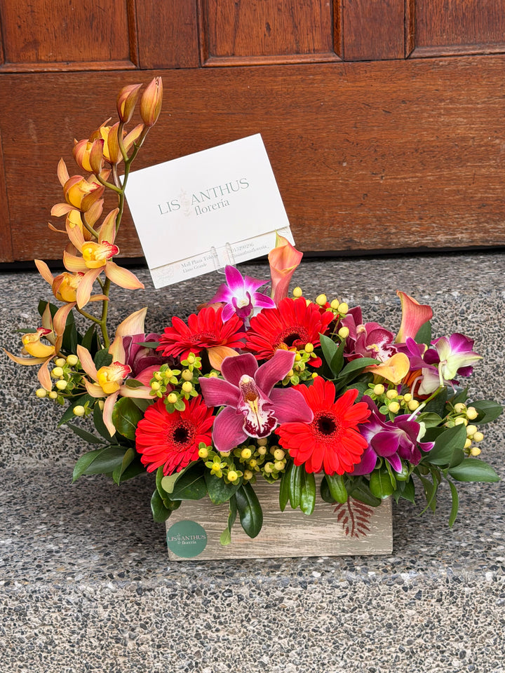 Diseño floral en caja REF 001